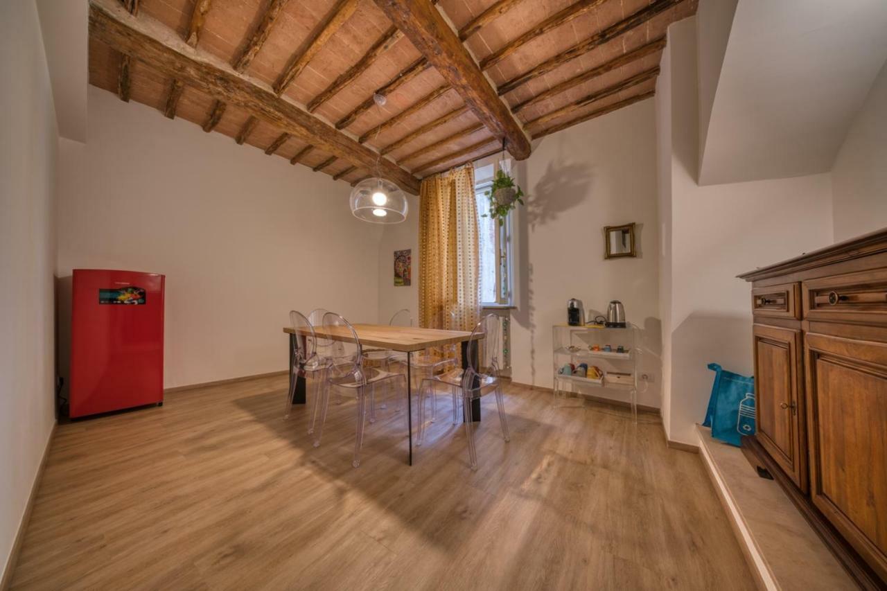 L'indipendenza, La Casa Dei Viaggiatori